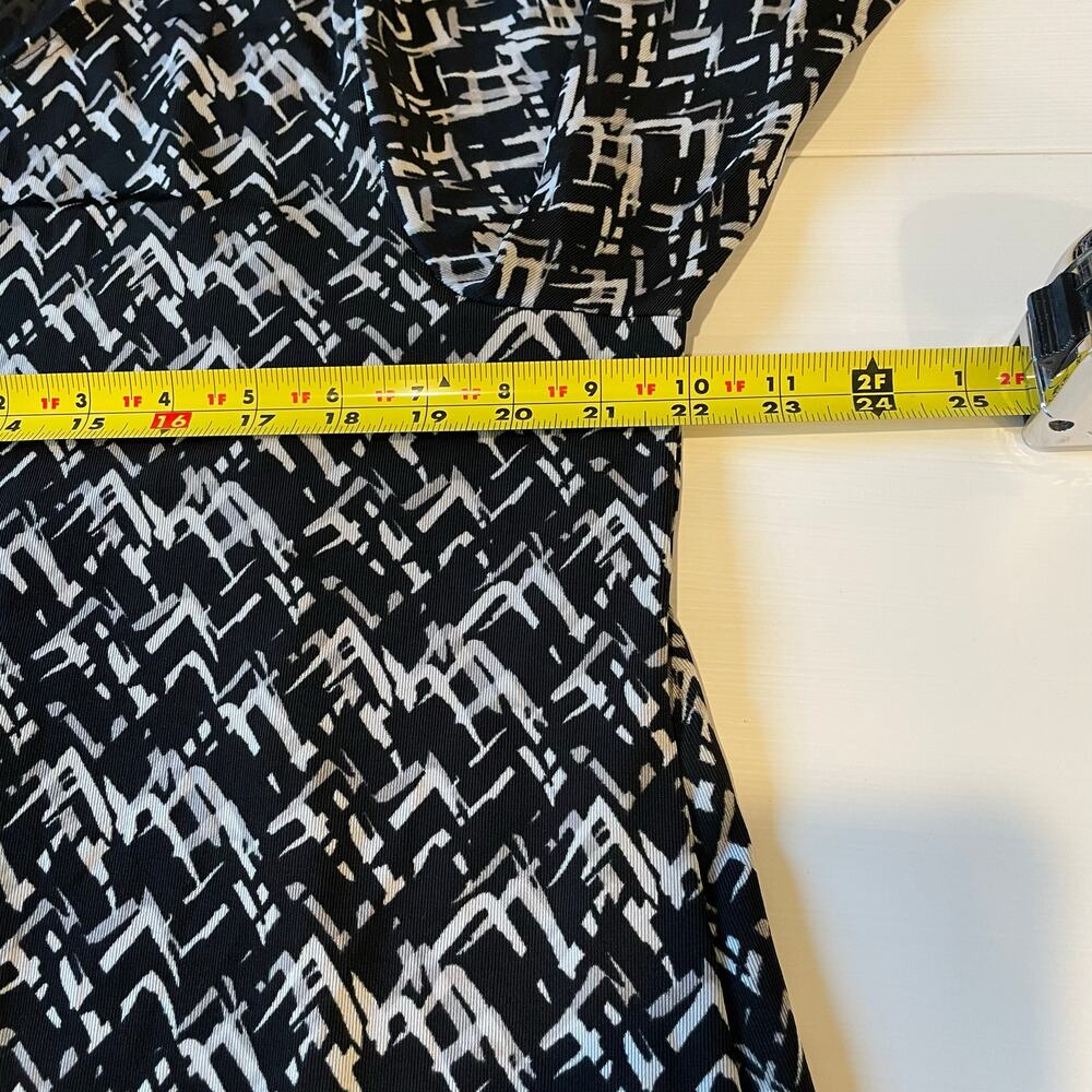 Coldwater Creek Tunic Top Split Back Sz L Geometric Print Black Gray Stretch - Picture 9 of 10